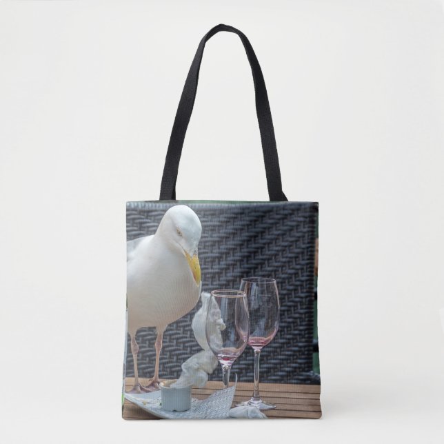 Seemöwe und leere Gläser Taschen-Tasche (Vorderseite)