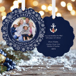 Seen und Grüße Poinsettia Ankerschneeflocken Ornament Karte<br><div class="desc">Moderne Meere und Grüße Weihnachtsfeiertag Foto Ornament Card - Navy Blau und Weiß Schneeflocken Hintergrund. Ankern Sie mit Aquarellblume mit roten Poinsettien,  Kiefernzapfen und anderen schönen Winterpflanzen. Dies ist eine Grußkarte,  die auch ein Ornament ist.</div>
