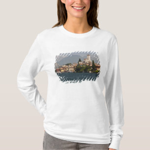 Seeort Malcesine, Provinz Verona, Italien T-Shirt