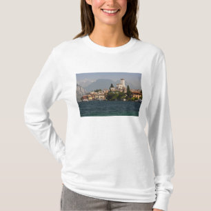 Seeort Malcesine, Provinz Verona, Italien T-Shirt