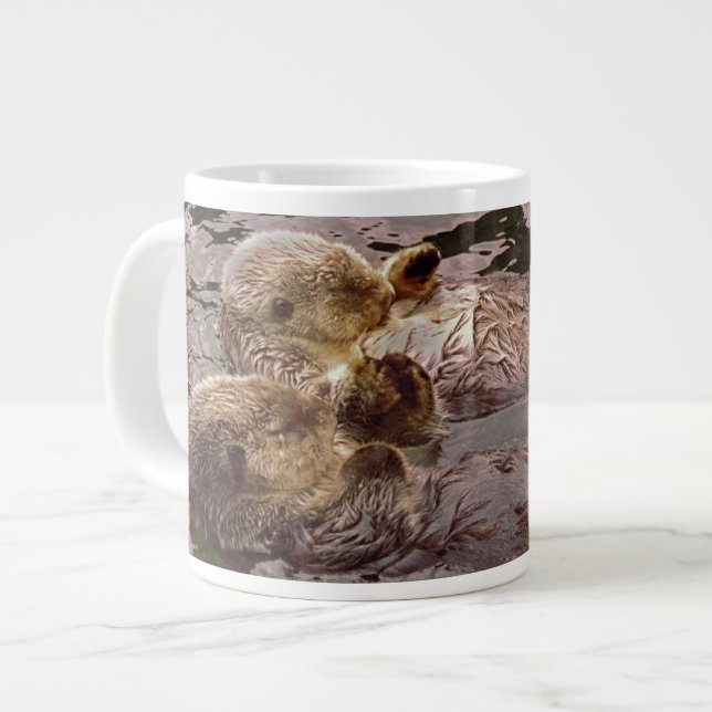 Seeotter, die Hände halten Jumbo-Tasse (Vorderseite Links)