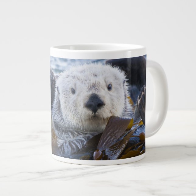 Seeotter in Seetang umhüllt Jumbo-Tasse (Vorderseite Rechts)