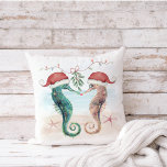 Seepferd Christmas Kiss Beach Cotton Kissen<br><div class="desc">Coastal Thema Weihnachtsbaumwolle werfen Kissen mit einem Aquarell Seepferd Paar am Strand mit Weihnachtsmannmützen und Küssen unter mistletoe. Besuchen Sie meine "Seepferd Coastal Christmas Kiss" Kollektion für die Koordinierung von Einladungen,  Party-Vorräten,  Dekor und vieles mehr. Kunst von KL Stock.</div>