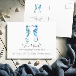 Seepferd der Wasserfarbe Änderung der Postkarten<br><div class="desc">Lass allen, dass du mit diesem bezaubernden Aquarell-Seepferd Umzug der Adresse Postkarte bewegt hast. Diese Postkarte mit zarter Blues im Ozean und handgemaltetem Seepferd bringt Ihnen eine skurrile Touch in Ihre bewegte Ankündigung. Ideal für Florida Umsiedlungen, Zuhause oder für alle, die vom Meer inspiriert sind. Gedruckt auf Premium-Postkartenbestand und einfach...</div>