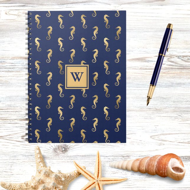 Seepferdchen in Elegant Navy und Gold Monogram Ini Notizblock (Von Creator hochgeladen)