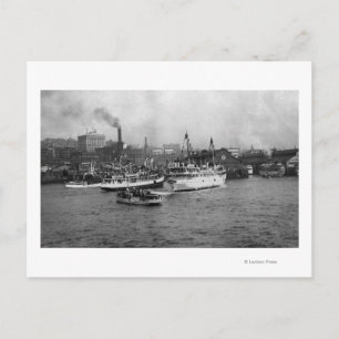 Seepromenade mit Schiffen von Seattle Postkarte