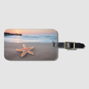 Seestern liegt an einem Strand Gepäckanhänger