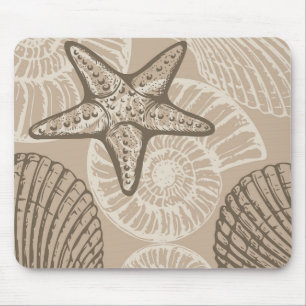 Seesterne und Muscheln in Beige an der Meereswelt Mousepad