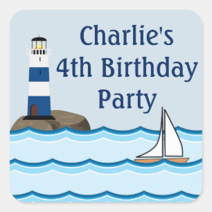 Seeszene mit Leuchtturm und Segelboot Quadratischer Aufkleber