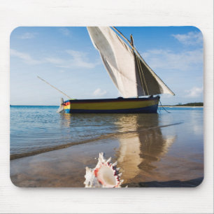 Segel-Boot und Muschel Mosambik, Benguerra Mousepad