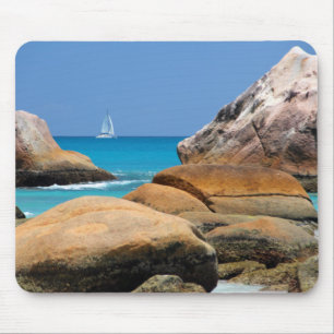 Segelboot am Strand Mousepad
