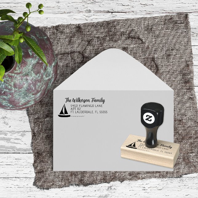 Segelboot auf dem Namen der Wasserfamilie Gummistempel (Von Creator hochgeladen)