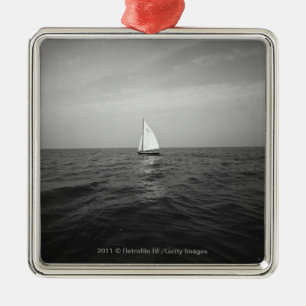 Segelboot auf Ozean Ornament Aus Metall