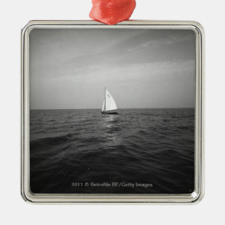 Segelboot auf Ozean Ornament Aus Metall