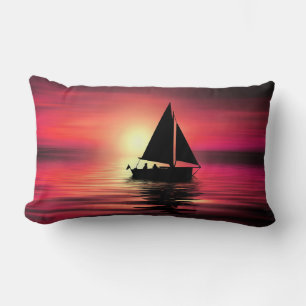 Segelboot bei Sonnenuntergang auf dem Meer Kunstde Lendenkissen