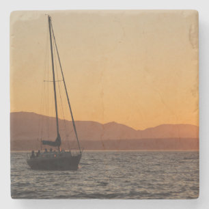 Segelboot bei Sonnenuntergang auf dem Puget Sound Steinuntersetzer