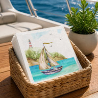 Segelboot in einem türkisfarbenen Ozean