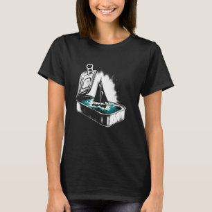 Segelboot in Sardine Can - Vintages grafisches Seg T-Shirt