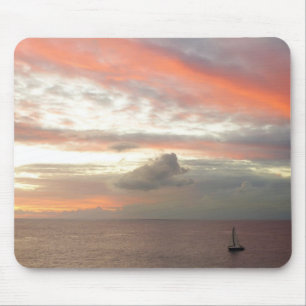 Segelboot in Sunset Beautiful Pink Seascape Mousepad