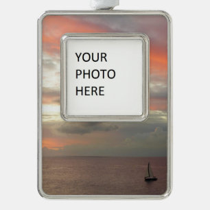 Segelboot in Sunset Beautiful Pink Seascape Rahmen-Ornament Silber