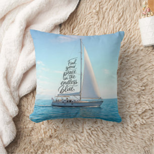 Segelboot mit einem inspirierenden Zitat Kissen