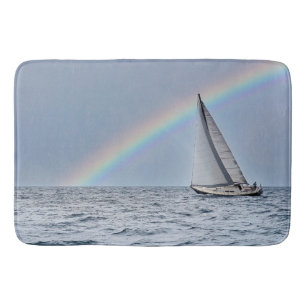 Segelboot mit Regenbogen Badematte