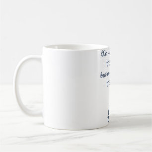Segelboot passt das Segelangebot an Kaffeetasse