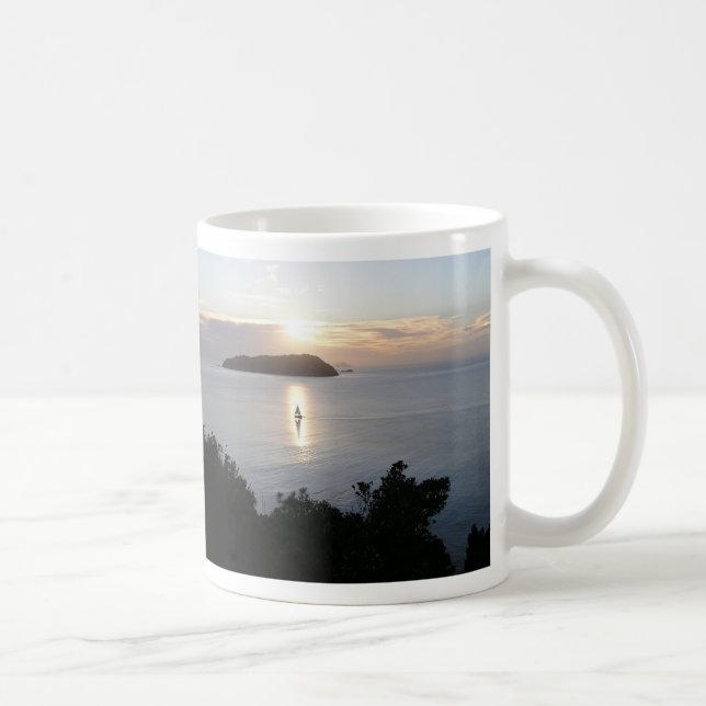 Segelboot Sunrise & Mt Paku Habour Tairua NZ Tasse (Rechts)