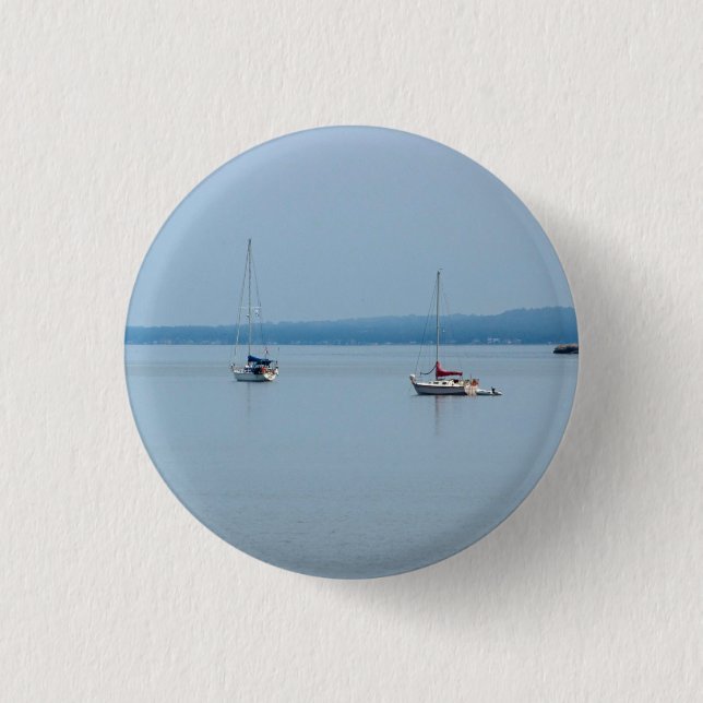 Segelboote auf dem Fluss Button (Vorderseite)