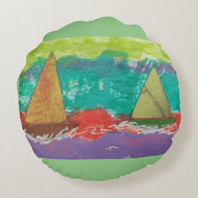 Segelboote auf Lila Wasser Rundkissen Rundes Kissen (Rückseite)