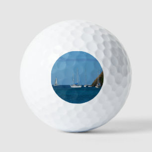 Segelboote in der Bucht Weißes und Blaues Wassersc Golfball