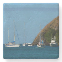 Segelboote in der Bucht Weißes und Blaues Wassersc