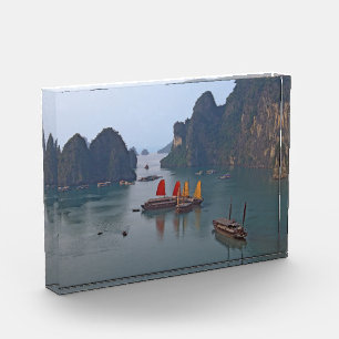 Segelboote in der Ha-Long-Bucht - Vietnam, Asien Fotoblock