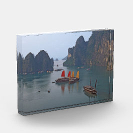 Segelboote in Ha Long Bay - Vietnam, Asien Fotoblock