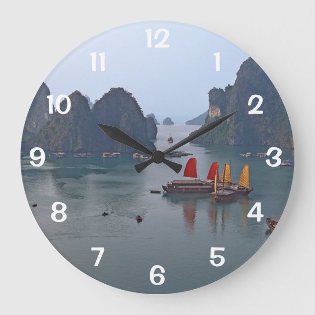 Segelboote in Ha Long Bay - Vietnam, Asien Große Wanduhr (Vorderseite)