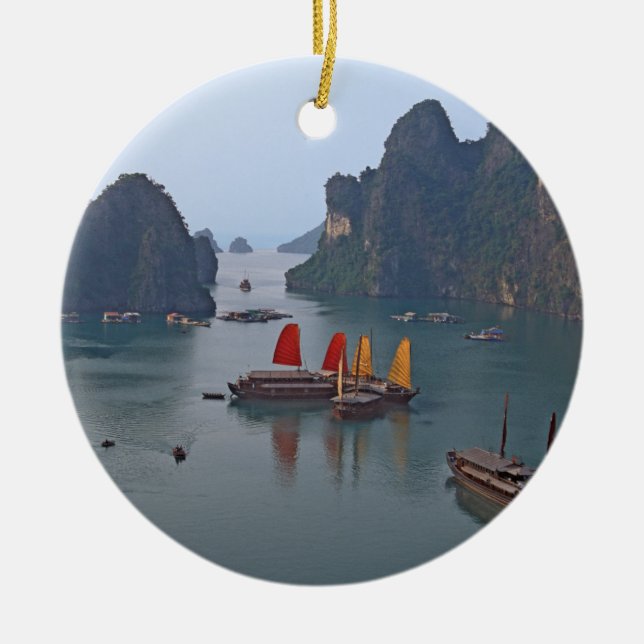 Segelboote in Ha Long Bay - Vietnam, Asien Keramik Ornament (Vorne)