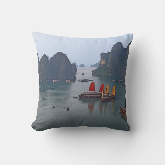 Segelboote in Ha Long Bay - Vietnam, Asien Kissen (Vorderseite)