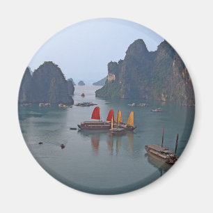 Segelboote in Ha Long Bay - Vietnam, Asien Magnet