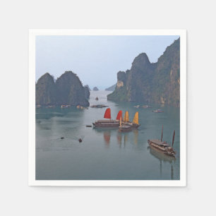 Segelboote in Ha Long Bay - Vietnam, Asien Serviette