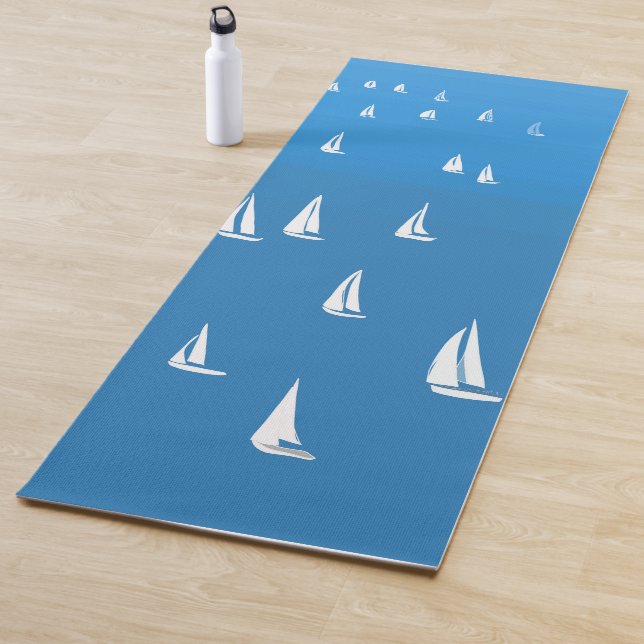 Segelboote in tiefblauem Meer - Regatta Sailboote Yogamatte (Beispiel)
