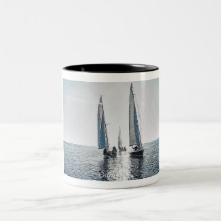 Segelboote mit Sun Setting Zweifarbige Tasse