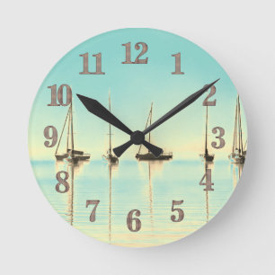 Segeln auf der Sonntagsmauer Runde Wanduhr