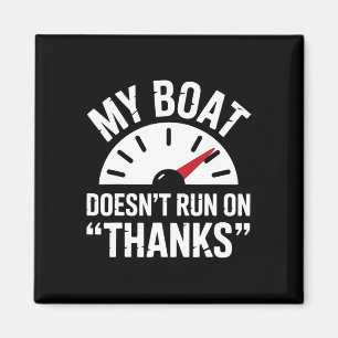 Segeln funktioniert nicht dank lustigem Bootskapit Magnet