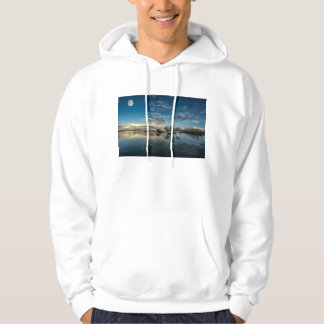 Segeln nahe Iquitos Hoodie