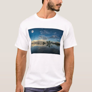 Segeln nahe Iquitos T-Shirt
