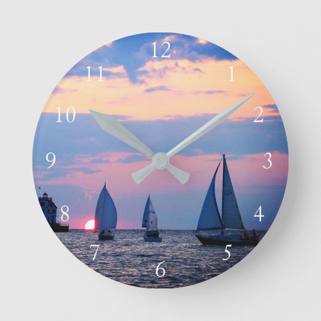 Segeln Sie in Sunset Runde Wanduhr (Vorderseite)