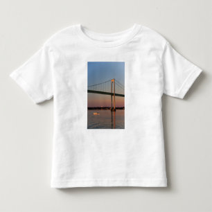 Segeln und verlass der Insel New Port Road Kleinkind T-shirt