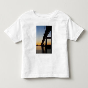 Segeln und Verlassen von Newport Rhode Island Kleinkind T-shirt