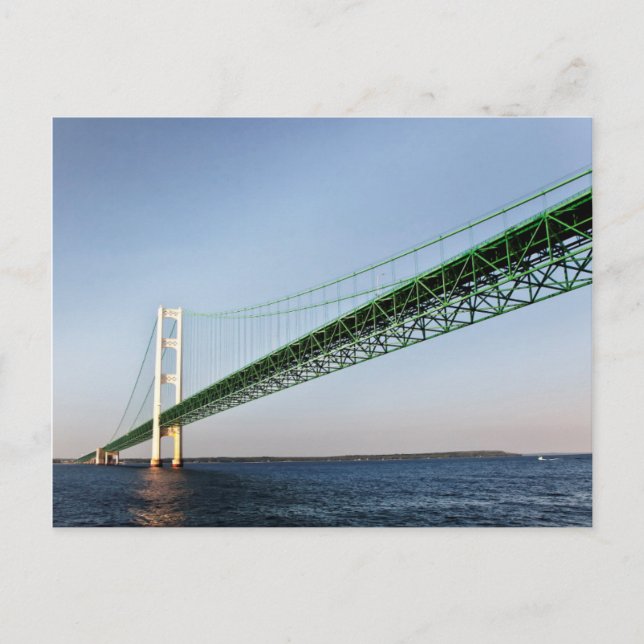 Segeln unter der Mackinac-Brücke Postkarte (Vorderseite)
