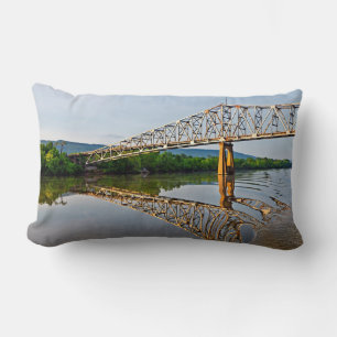 Segeln unter einer Brücke über den Tennessee Lendenkissen